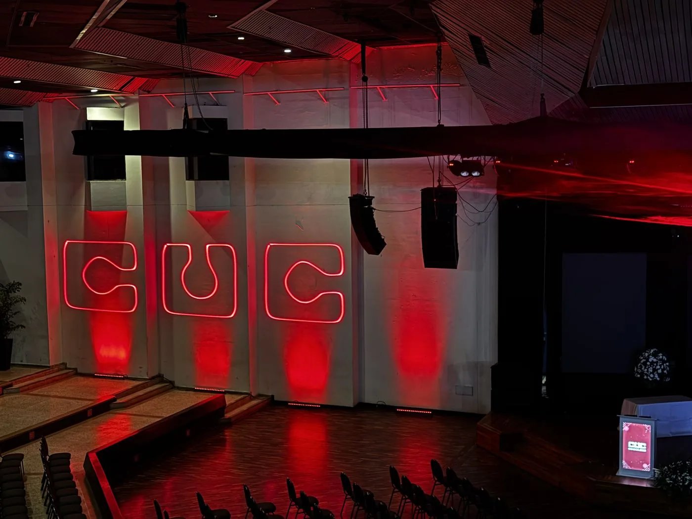 CUC neon rojo